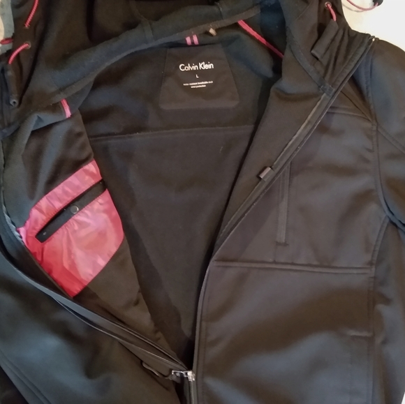 Calvin Klein - Picture 3 of 5